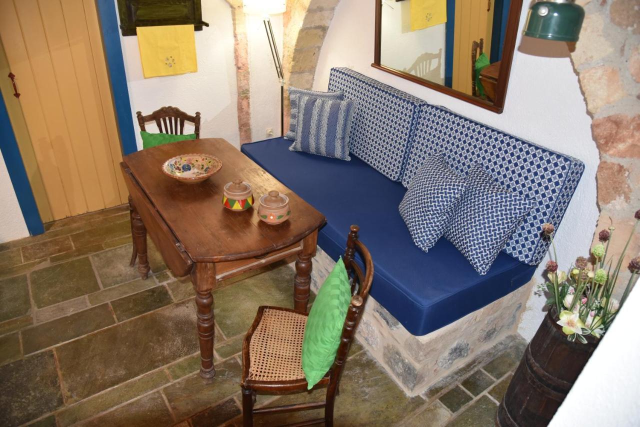 Blue Door Apartment Monemvasía Exterior photo